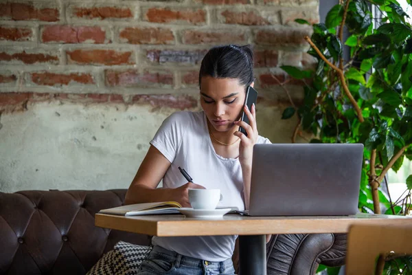 Young Woman Coffee Cup Laptop Coffe Shop Woman Taking Break — Stock Photo, Image