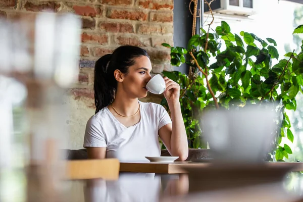 Beautiful Young Woman Cup Coffee Woman Enjoys Fresh Coffee Morning — Stok fotoğraf