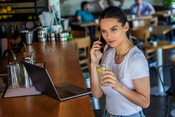 Young Woman Coffee Cup Laptop Coffe Shop Woman Taking Break — Stok fotoğraf