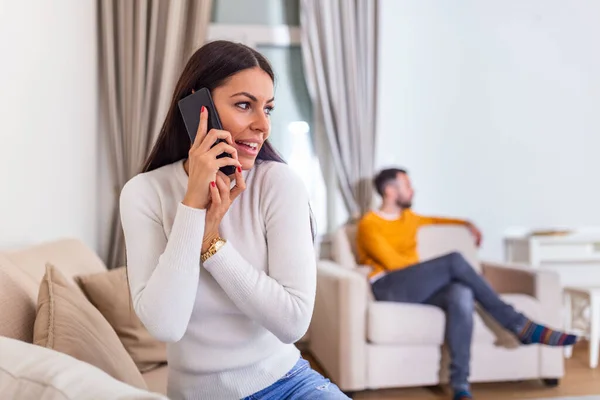 Woman Turned Her Back Man Talking Phone Her Lover Boyfriend — Stockfoto
