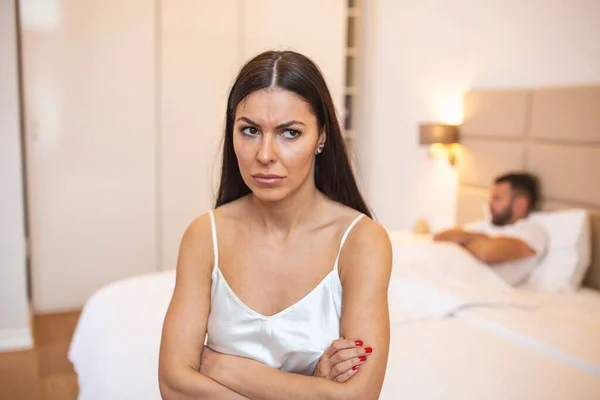 Couple Ignoring Each Other Bed Unhappy Young Heterosexual Couple Bedroom — Foto Stock