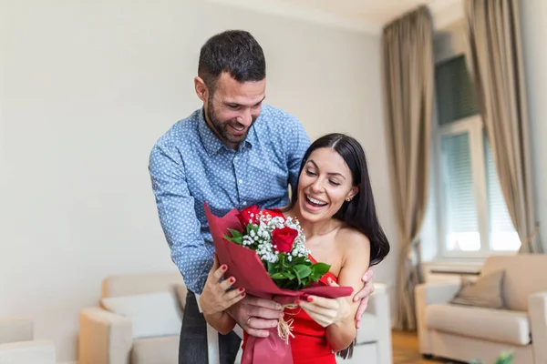 Beautiful Happy Positive Couple Embracing Holding Bouquet Red Roses February — 스톡 사진