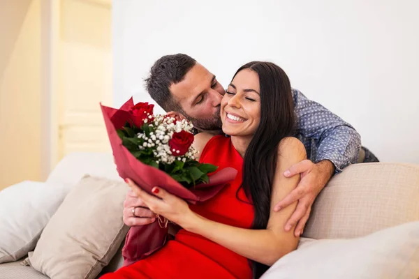 Beautiful Happy Positive Couple Embracing Holding Bouquet Red Roses February — Stock Photo, Image