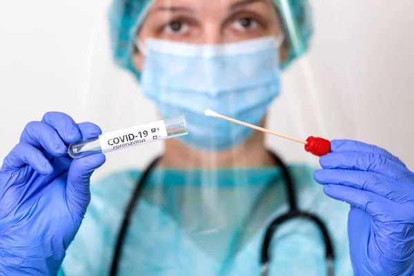 Ιατρική Υγειονομική Περίθαλψη Εκμετάλλευση Covid Coronavirus Βύσμα Συλλογή Κιτ Φορώντας — Φωτογραφία Αρχείου