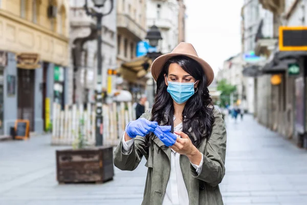 Portrait Young Woman Street Wearing Face Protective Mask Prevent Coronavirus — Foto de Stock