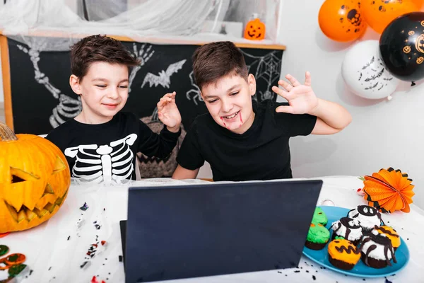 Happy Young Boys Brothers Talking Grandparents Video Call Using Laptop — Foto Stock