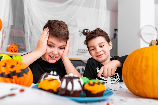 Kids Having Fun Halloween Surrounded Scary Decoration Jack Lantern Halloween — Foto Stock