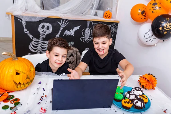 Happy Young Boys Brothers Talking Grandparents Video Call Using Laptop — Foto Stock
