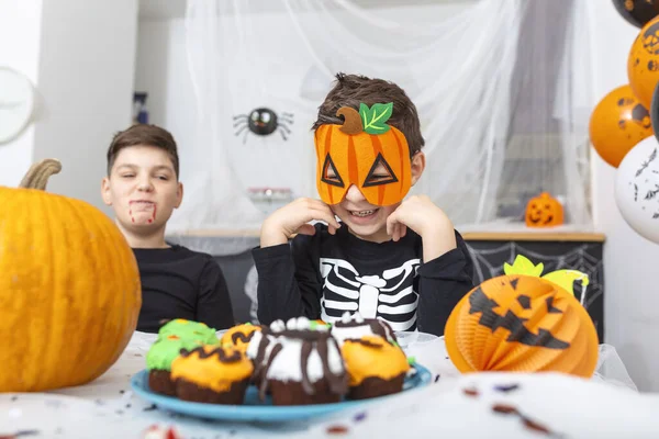 Cute Little Boy Pumpkin Mask Enjoying His Halloween Jack Lantern — Foto Stock