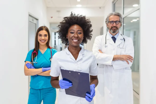 Young African Female Doctor Smiling While Standing Hospital Corridor Diverse — Stockfoto