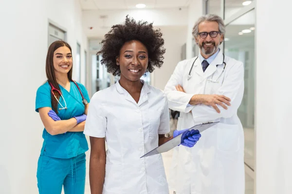 Multi Ethnic Group Three Doctors Nurses Standing Hospital Corridor Wearing — Stockfoto