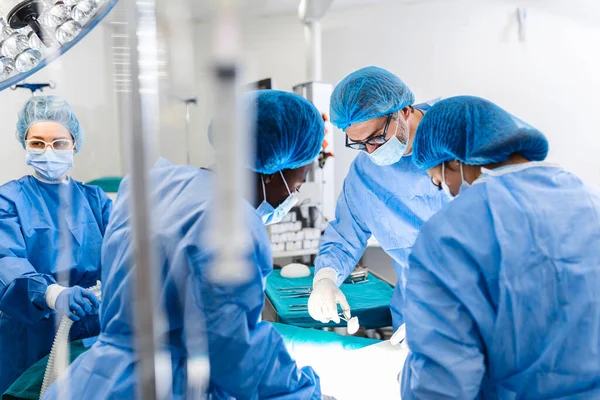 Diverse Team Professional Surgeon Assistants Nurses Performing Invasive Surgery Patient — ストック写真