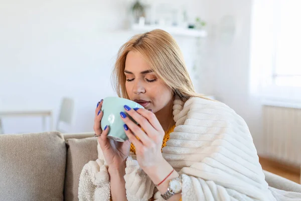 Portrait Beautiful Pretty Young Woman Drinking Hot Coffee Home Indoors — 图库照片