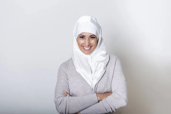 Portrait Pretty Young Arab Muslim Woman Head Scarf Smile Portrait — Stock Photo, Image