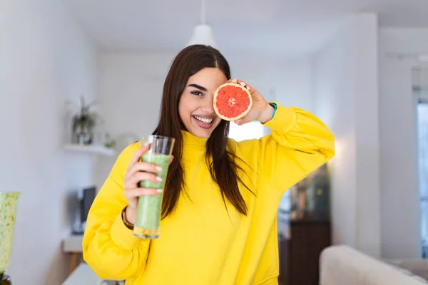 Beautiful Woman Holding Glass Smoothie Grapefruit Healthy Lifestyle Raw Food — Foto de Stock