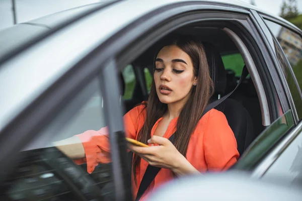 Young Girl Uses Mobile Phone Car Technology Cell Phone Isolation — Photo