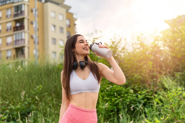 Beautiful Sporty Woman Drinking Water While Resting Exercise Beautiful Female — 스톡 사진