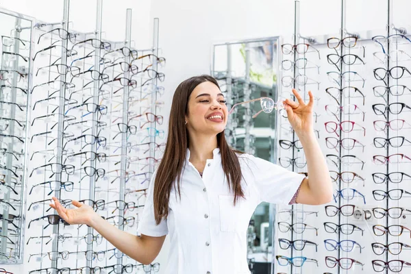 Posing Optometrist Woman Eyeglasses Store Smiling Looking Camera Portrait Young — Foto Stock