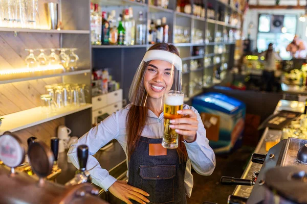 Bartender Face Shield Covid Protection Serving Draft Beer Bar Counter — Stok fotoğraf