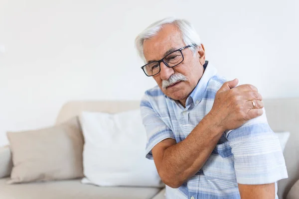 Old Senior Man Shoulder Pain Upset Senior Elder Man Feel — Stockfoto