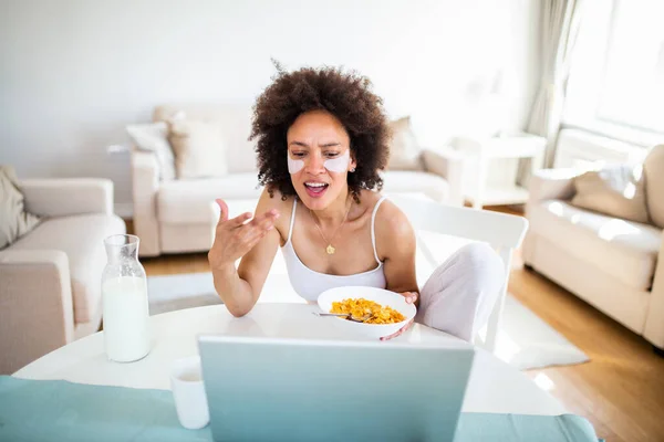 Image Happy Young Amazing Woman Sitting Indoors Table Laptop Holding — Stock fotografie