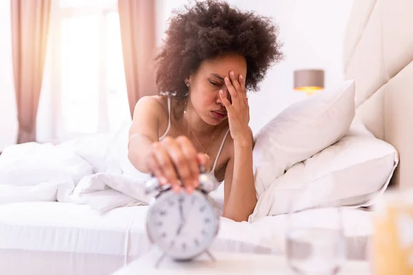 Young Beautiful Black Woman Waking Headache Sad Migraine Stressed Crying — Stock fotografie