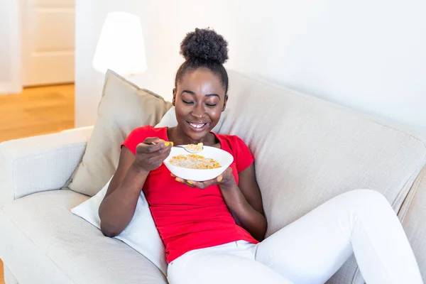 Portrait African American Woman Home Eating Cereals Breakfast — Stock fotografie