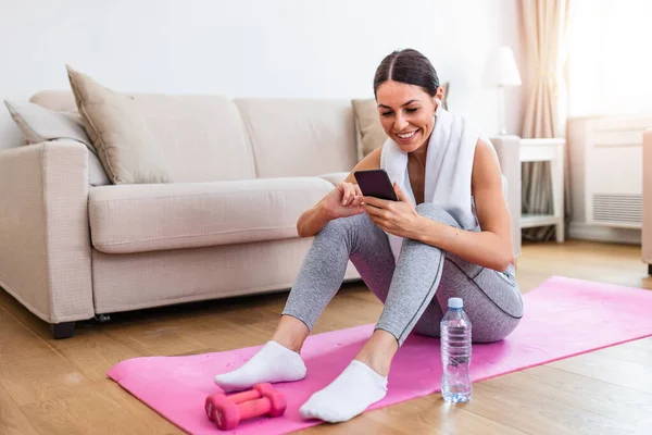 Young Beautiful Women Resting Refreshment Exercising Workout Using Smart Phone — 스톡 사진