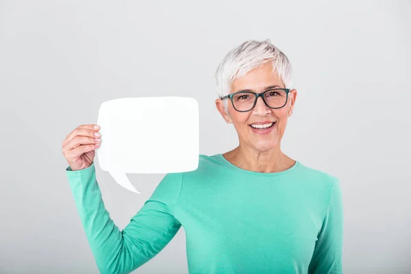 Portrait Excited Mature Gray Hair Woman Showing Blank Speech Bubble — Stock Photo, Image