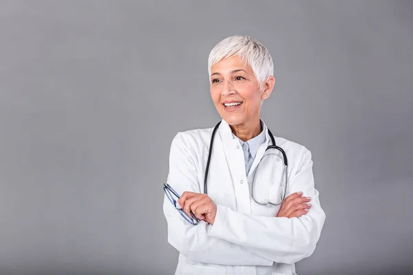 Portrait Senior Female Doctor Stethoscope Arm Cross Isolated Background Physician — Φωτογραφία Αρχείου