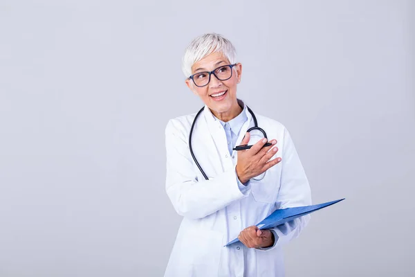 Happy Smiling Senior Female Doctor Writing Clipboard Isolated Background Medicine — Φωτογραφία Αρχείου