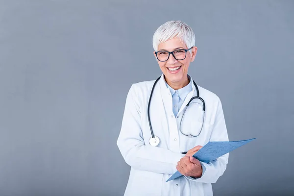 Happy Smiling Senior Female Doctor Writing Clipboard Isolated Background Medicine — Φωτογραφία Αρχείου