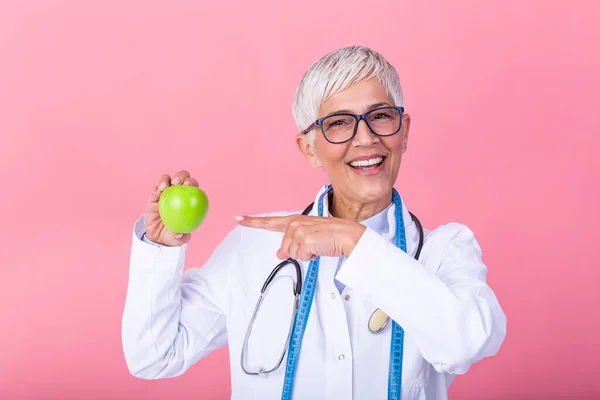Smiling Mature Nutritionist Holding Fruit Showing Healthy Juicy Apple Doctor — Φωτογραφία Αρχείου