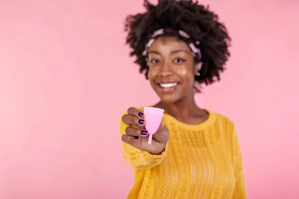 Serious Dark Skinned Woman Holds Bell Shaped Menstruation Cup Inserting — Φωτογραφία Αρχείου