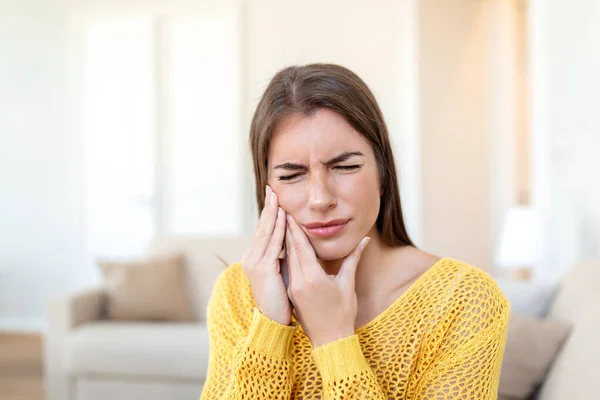Tooth Pain Dentistry Beautiful Young Woman Suffering Terrible Strong Teeth — Stock Photo, Image