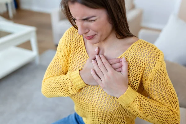 Young Woman Having Chestpain Acute Pain Possible Heart Attack Effect — 图库照片