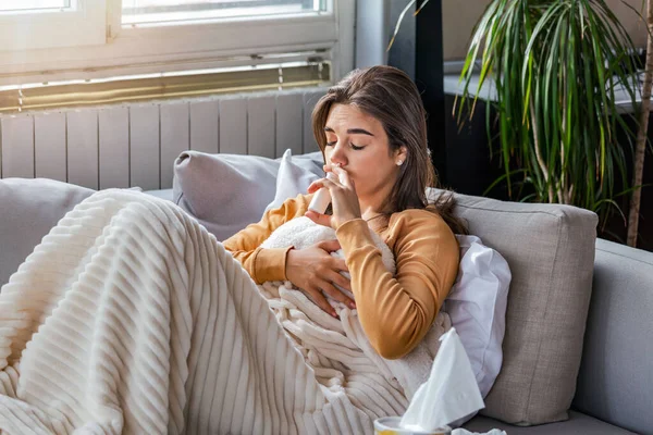 Woman Having Flu She Using Nasal Spray Help Herself Woman —  Fotos de Stock