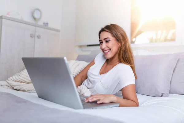 Happy Casual Beautiful Woman Working Laptop Laying Bed House Freelancer — Foto de Stock