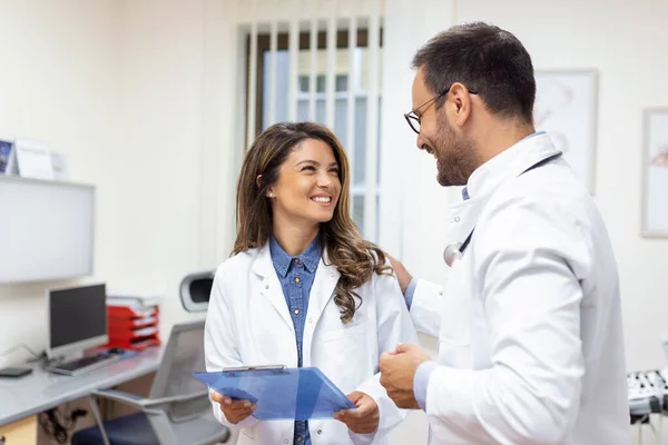 Two Medic Colleagues White Coats Holding Clipboard Successful Smile Work — Stock Photo, Image