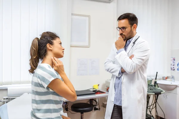 Woman Having Neck Pain Doctor Working Office Listening Patient She — Stock Photo, Image