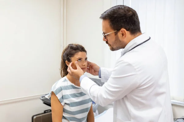 Adult Woman Having Visit Oculist Office Doctor Examining Eyes Young — Stock Photo, Image