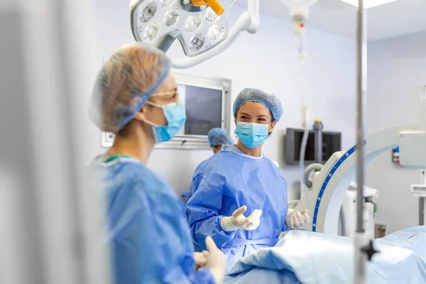 Female Surgeon Surgical Mask Operating Room Young Woman Doctor Surgical — Foto Stock