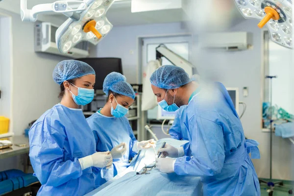 Concentrated Surgical Team Operating Patient Operation Theater Well Trained Anesthesiologist — Stock Photo, Image