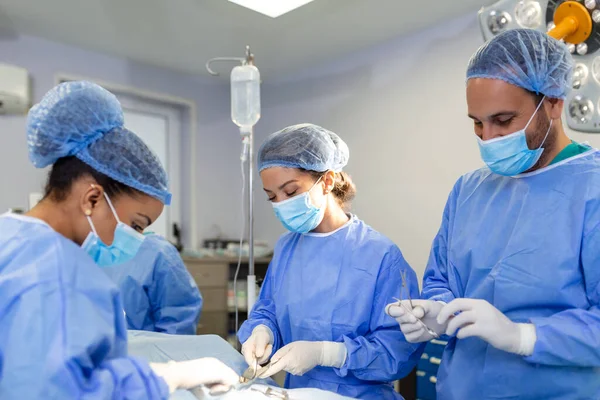 Preparazione Inizio Dell Intervento Chirurgico Con Taglio Gruppo Chirurghi Lavoro — Foto Stock