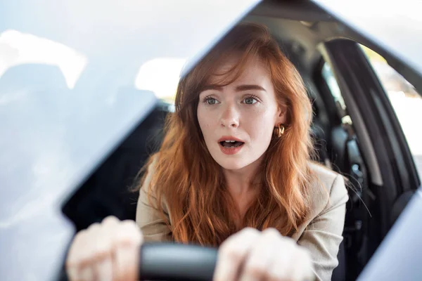 Giovane Donna Terrorizzata Che Guida Avuto Incidente Auto Donna Adulta — Foto Stock