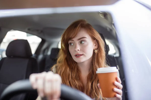 Happy Young Woman Coffee Driving Her Car Woman Sipping Coffee — Stock Photo, Image