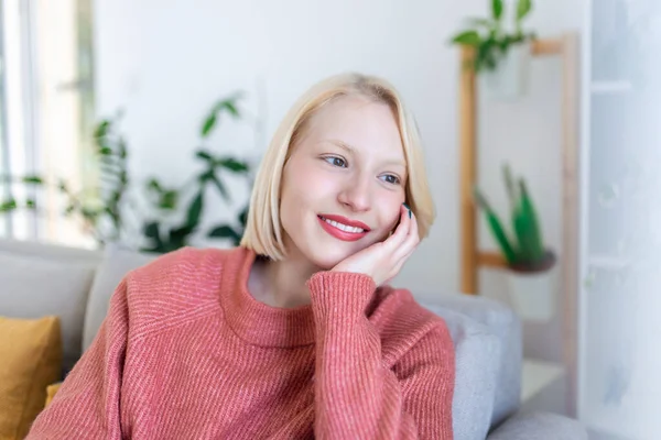 Ritratto Bella Donna Dai Capelli Biondi Sorriso Naturale Sorridente Bella — Foto Stock