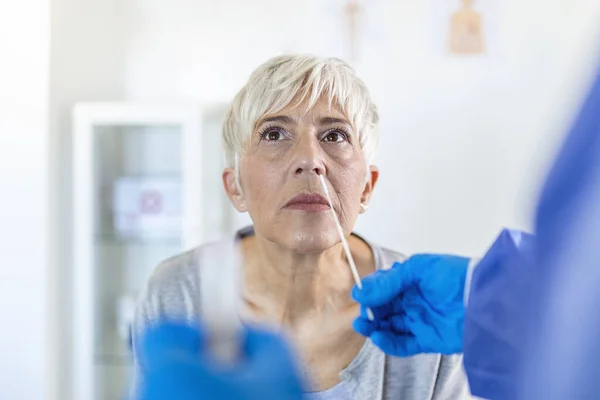 Professional Medical Worker Wearing Personal Protective Equipment Testing Senior Woman — Stock Photo, Image