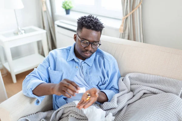 Hasta Ziyan Olmuş Pijama Giymiş Soğuk Algınlığı Virüsü Kapmış Hasta — Stok fotoğraf