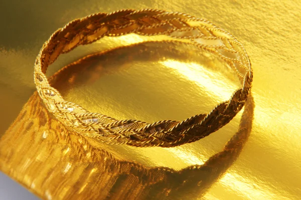 Pulsera de oro — Foto de Stock